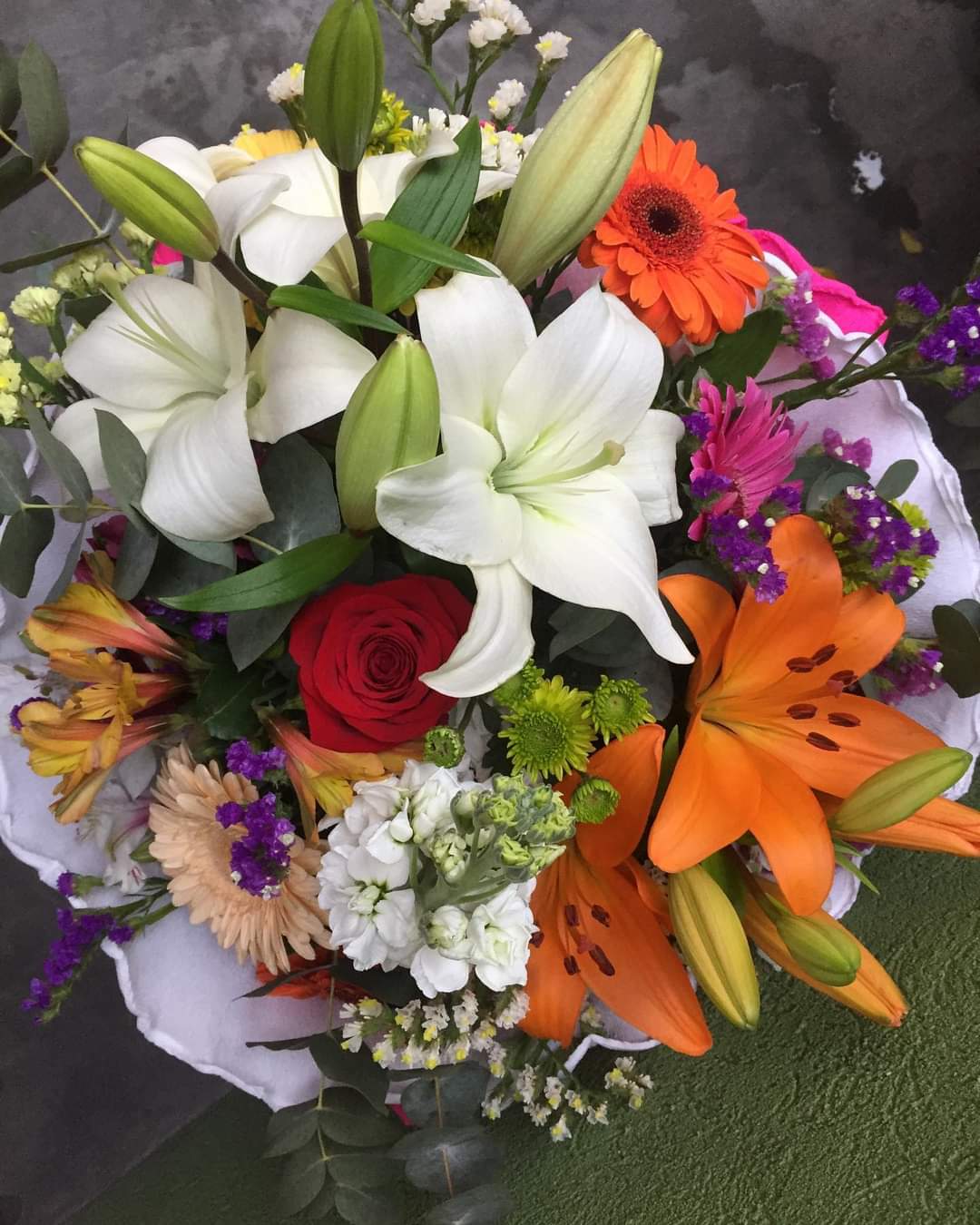 Envio y venta de flores ,rosas, plantas,arreglos florales ,regalos y desayunos a domicilio con delivery gratis en la Ciudad Autonoma de Buenos Aires y con costo de env�o en localidades del Gran Buenos Aires asi como delivery de flores y plantas a trav�s de florerias asociadas en todas las provincias de la Argentina, Buenos Aires, la Pampa, Tucuman, La Rioja, R�o Negro, Entre Rios, Corrientes, Misiones, Neuquen, Chubut, Tierra del Fuego, Santa Cruz, San Luis, Mendoza, Cordoba, Jujuy, Formosa, Santiago del Estero, Salta, Chaco, Catamarca ,San Juan, y ademas realizamos el delivery de flores ,coronas,palmas , plantas y regalos a todas las ciudades de Argentina, Mar del Plata, C�rdoba, Buenos Aires, con cargo en Santa Rosa, La Plata, Bella Vista, Neuquen, Pilar, Paran�, Posadas, Resistencia, Cipolleti y mas de 300 ciudades y localidades en todo el territorio de nuestro pa�s, asi como tambien tenemos la posibilidad de enviar flores a casi todo el mundo en cuestion de horas